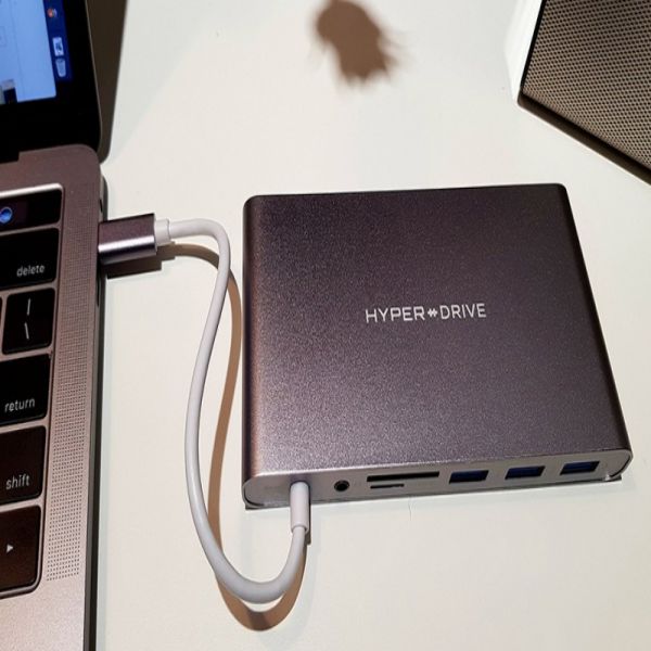 Cong Chuyen Hyperdrive Ultimate USB-C Hub for MacBook Ultimate